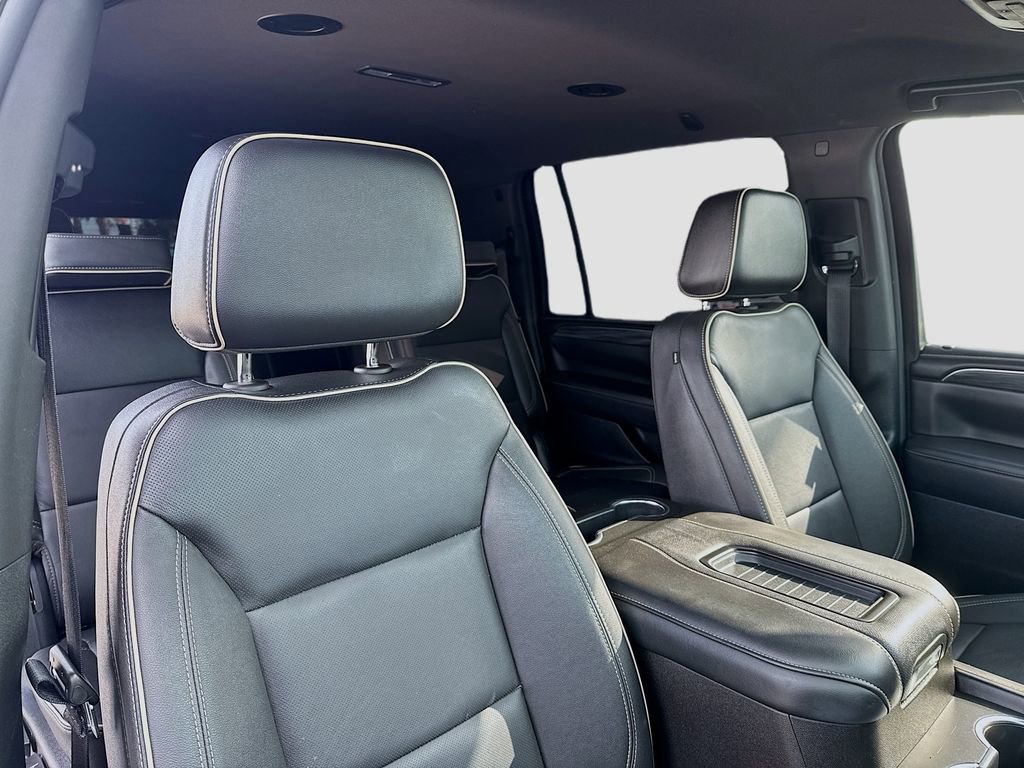 Used 2024 GMC Yukon XL SLT w/ SLT Luxury Package image 25