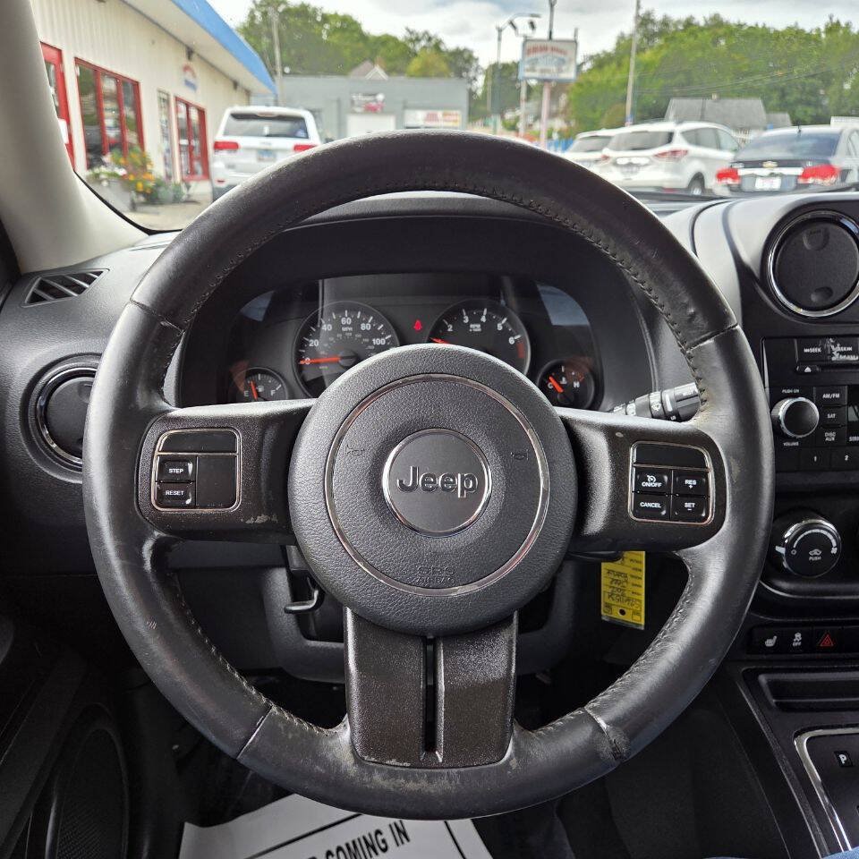 Used 2012 Jeep Patriot Latitude w/ Sun/Sound Group FWD image 19