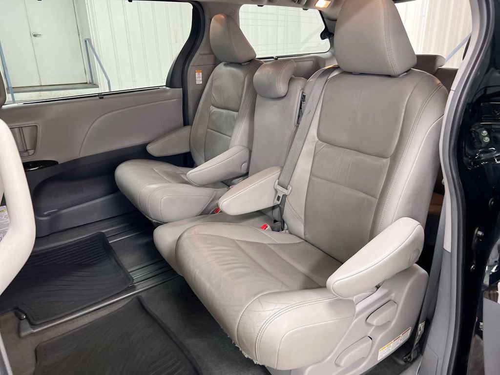 Used 2019 Toyota Sienna XLE image 23