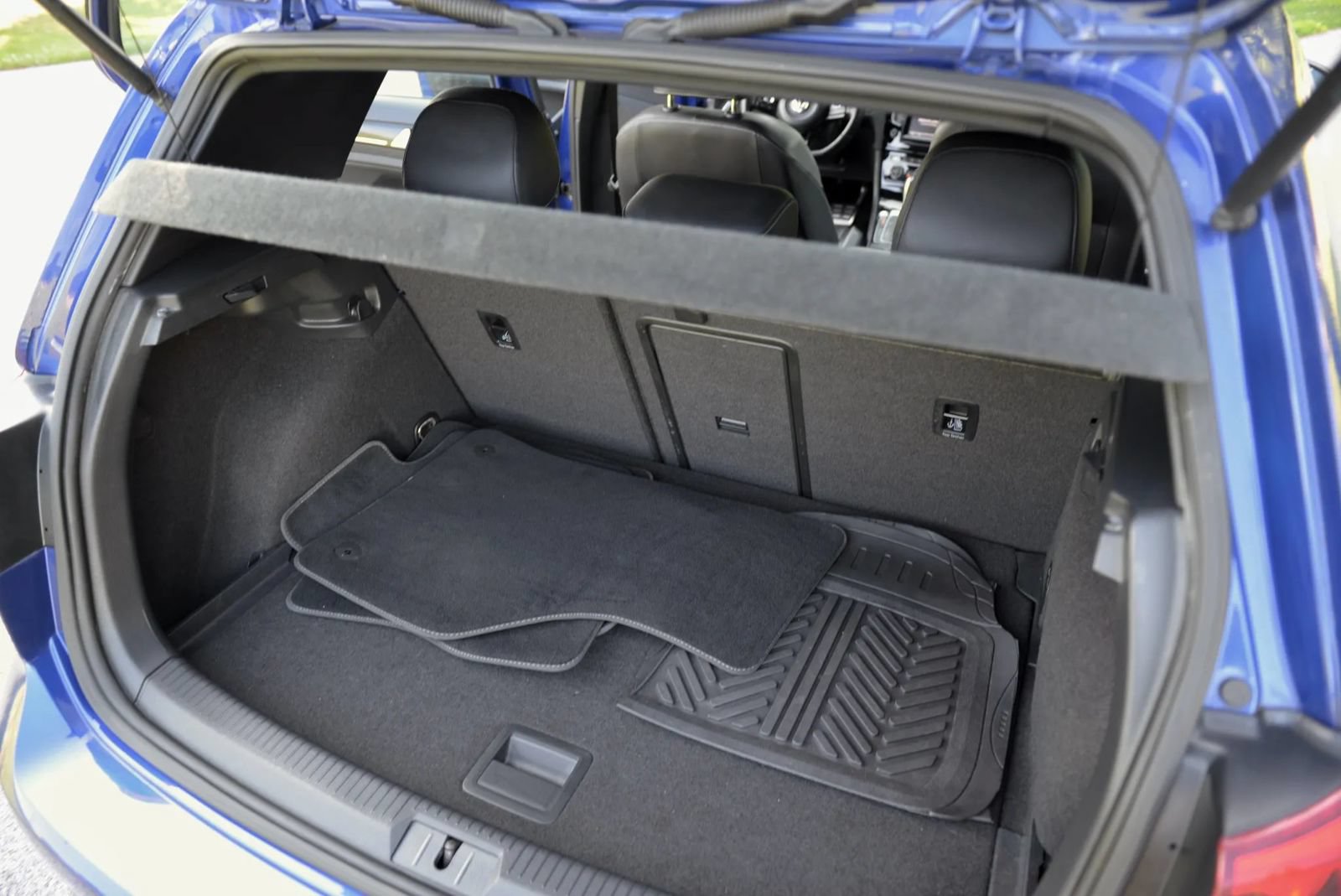 Used 2015 Volkswagen Golf R 4-Door AWD/4WD image 34