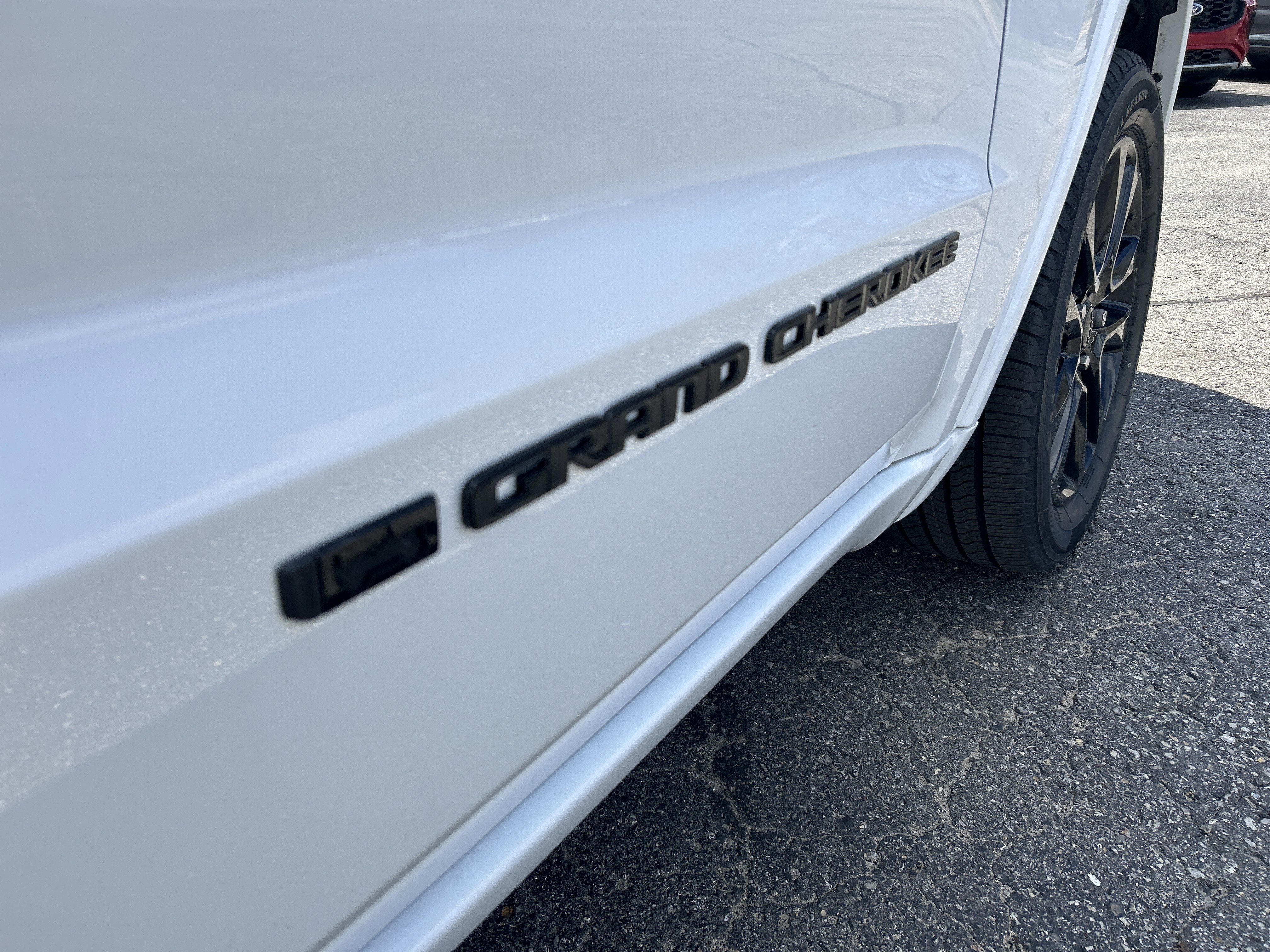 Used 2022 Jeep Grand Cherokee Altitude AWD/4WD image 27