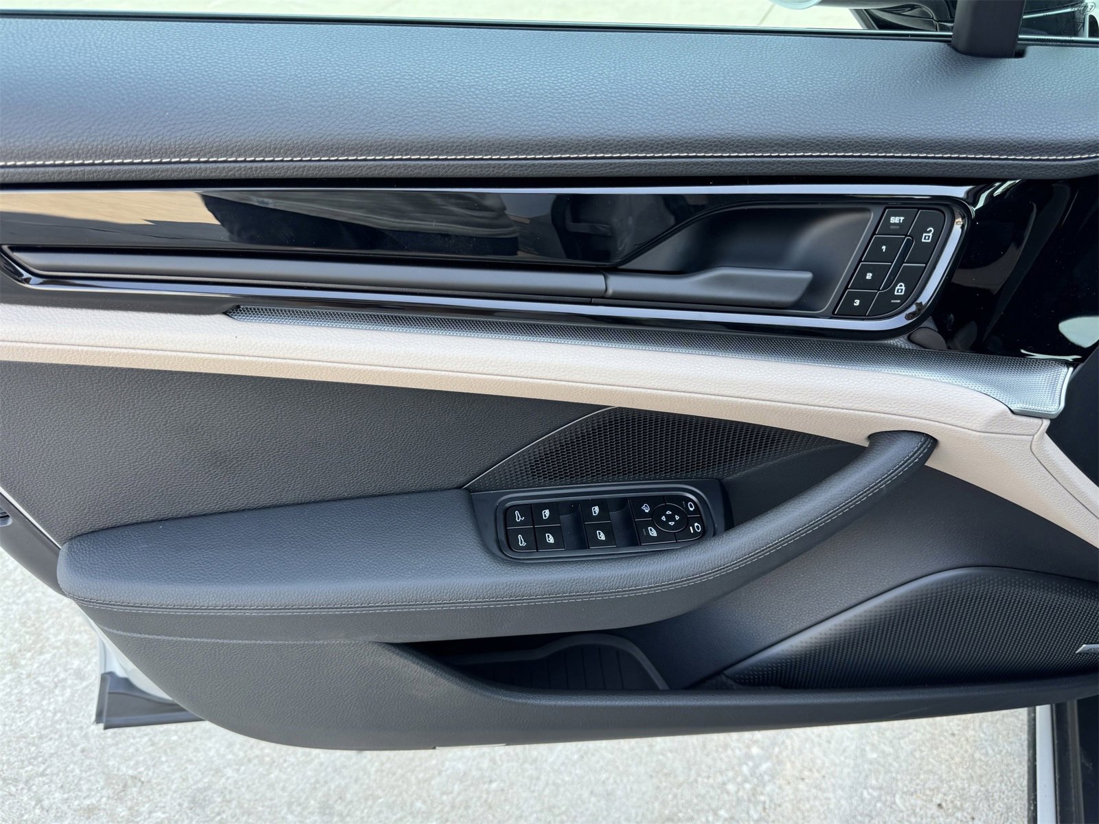 New 2025 Porsche Panamera 4 image 25