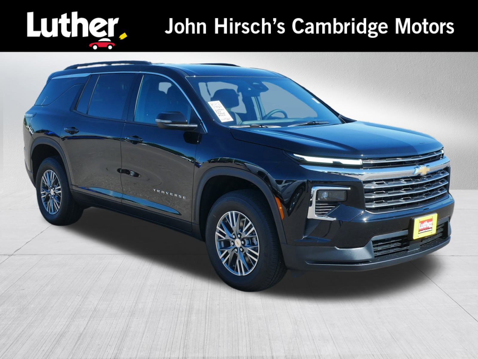 Used 2025 Chevrolet Traverse LT image 1