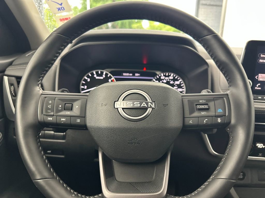 Used 2025 Nissan Rogue SV image 22