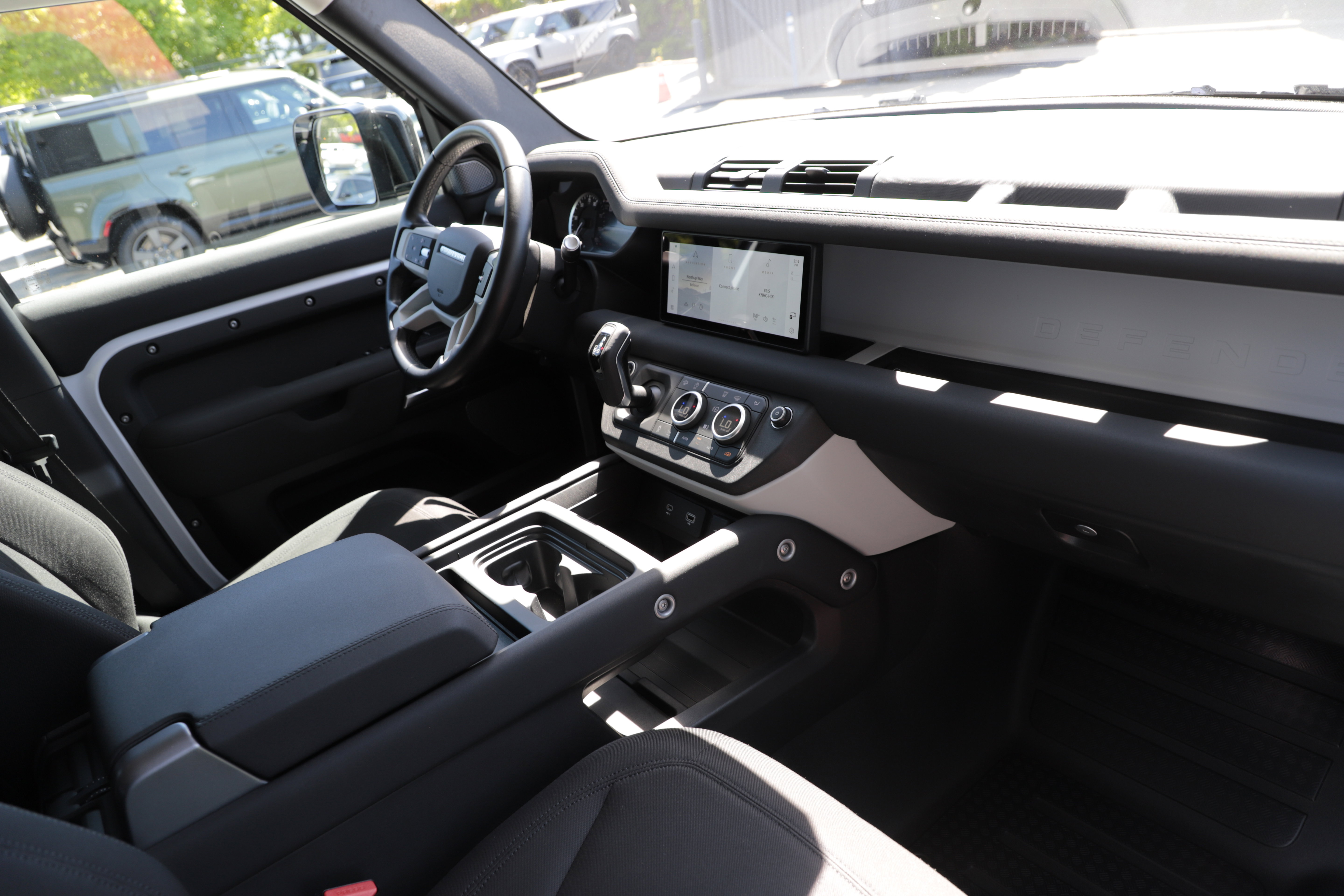 Used 2022 Land Rover Defender 110 AWD/4WD image 13