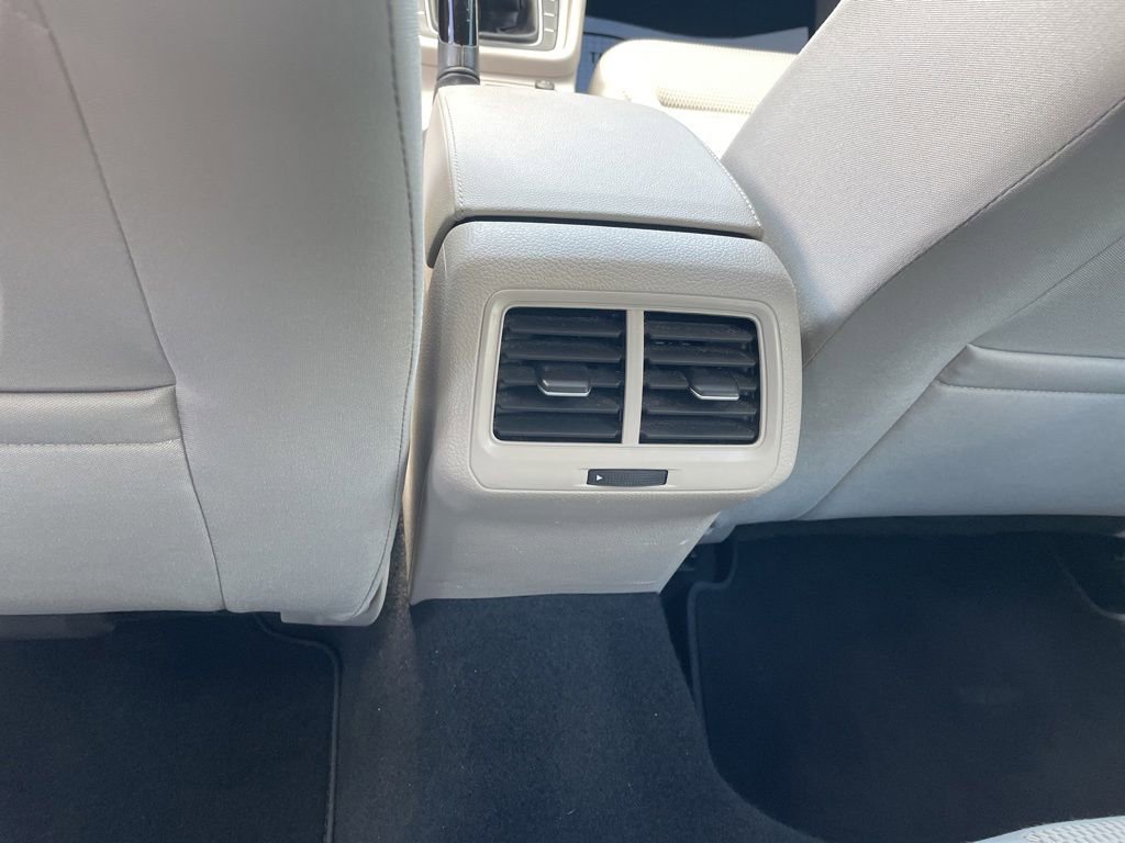 Used 2016 Volkswagen Golf S FWD image 22