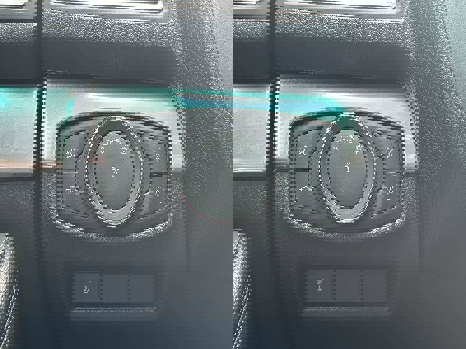 Used 2017 Ford Explorer Limited image 4