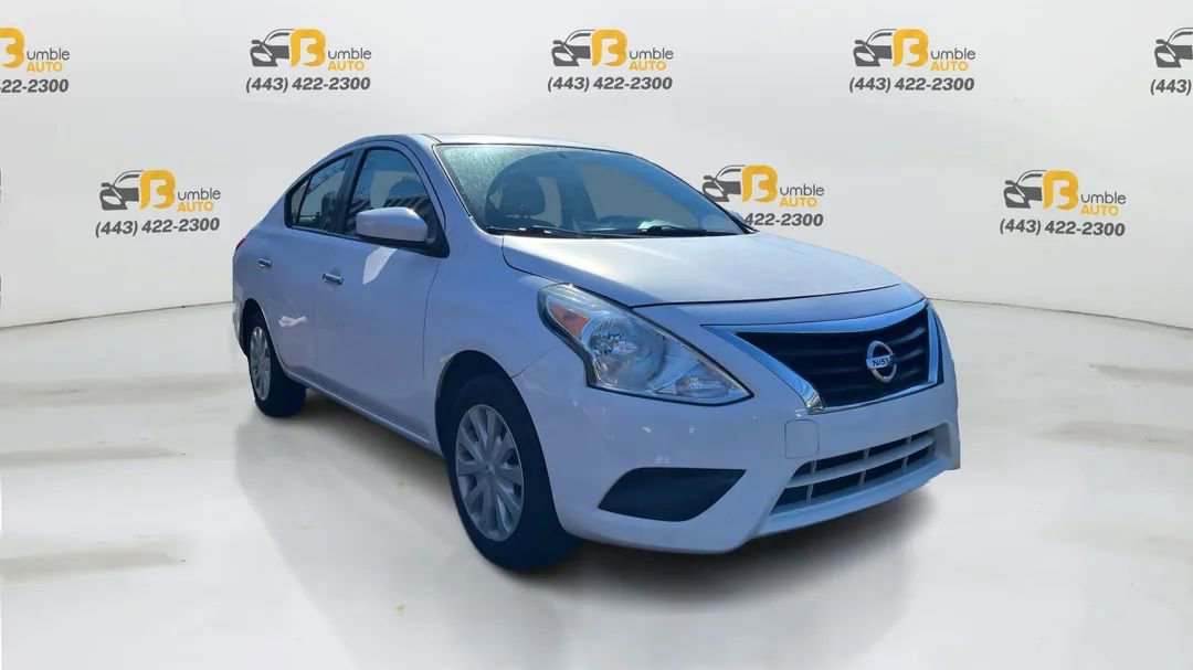 Used 2019 Nissan Versa SV image 3