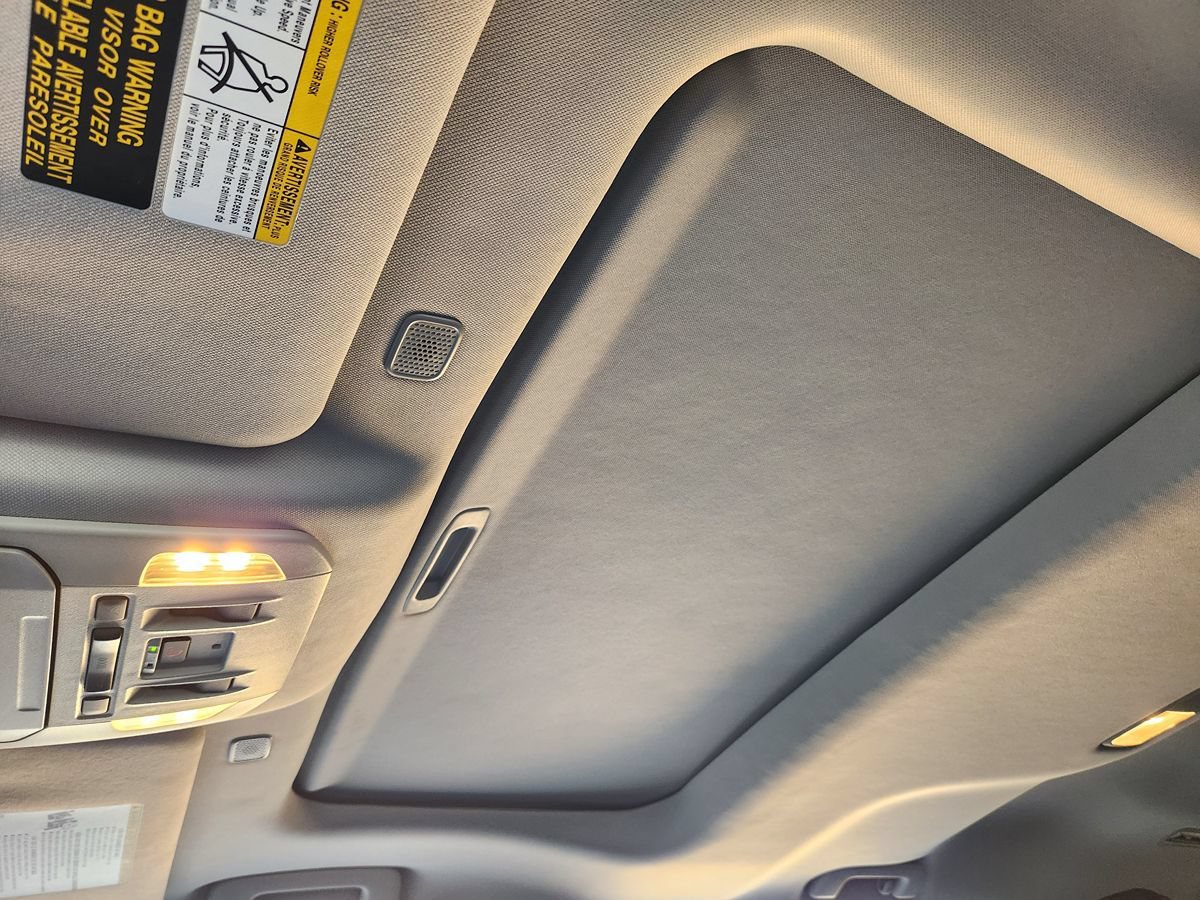 Used 2024 Toyota Highlander XLE FWD image 46