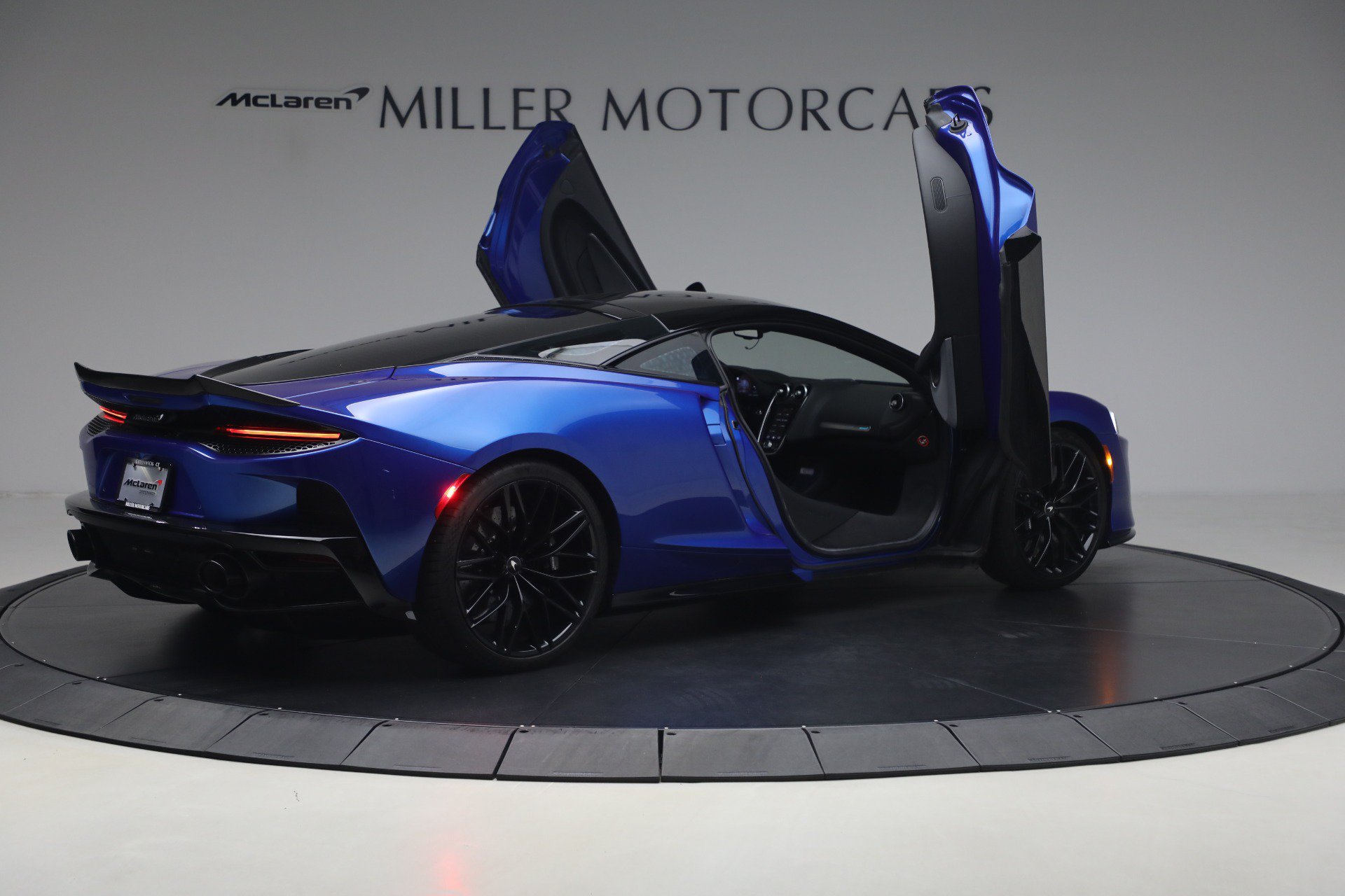 Used 2023 McLaren GT RWD image 19