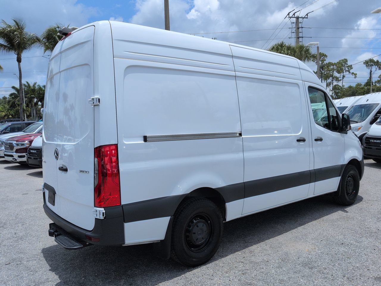 Used 2025 Mercedes-Benz Sprinter 2500 image 5