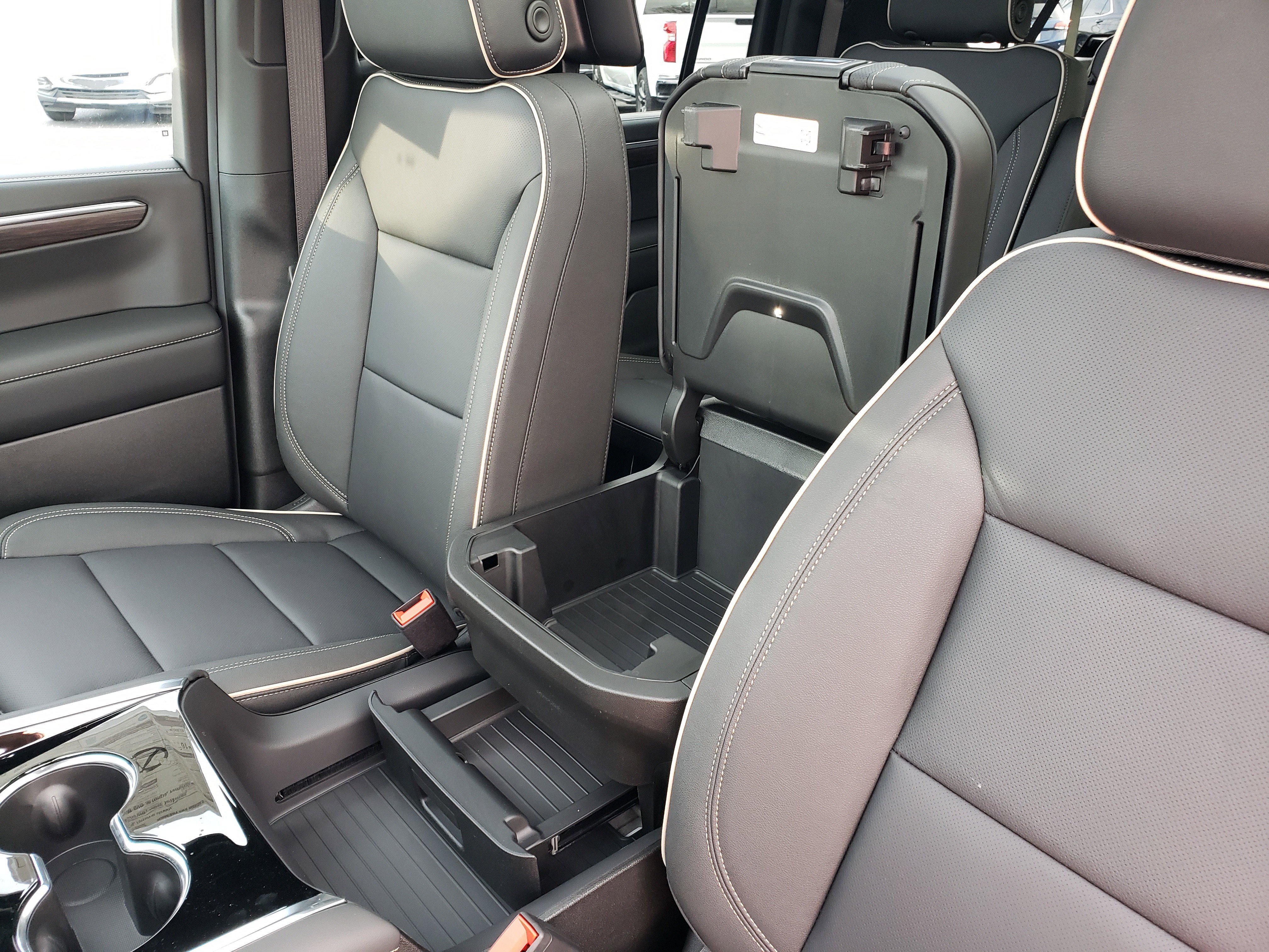 New 2026 Chevrolet Suburban Premier image 30