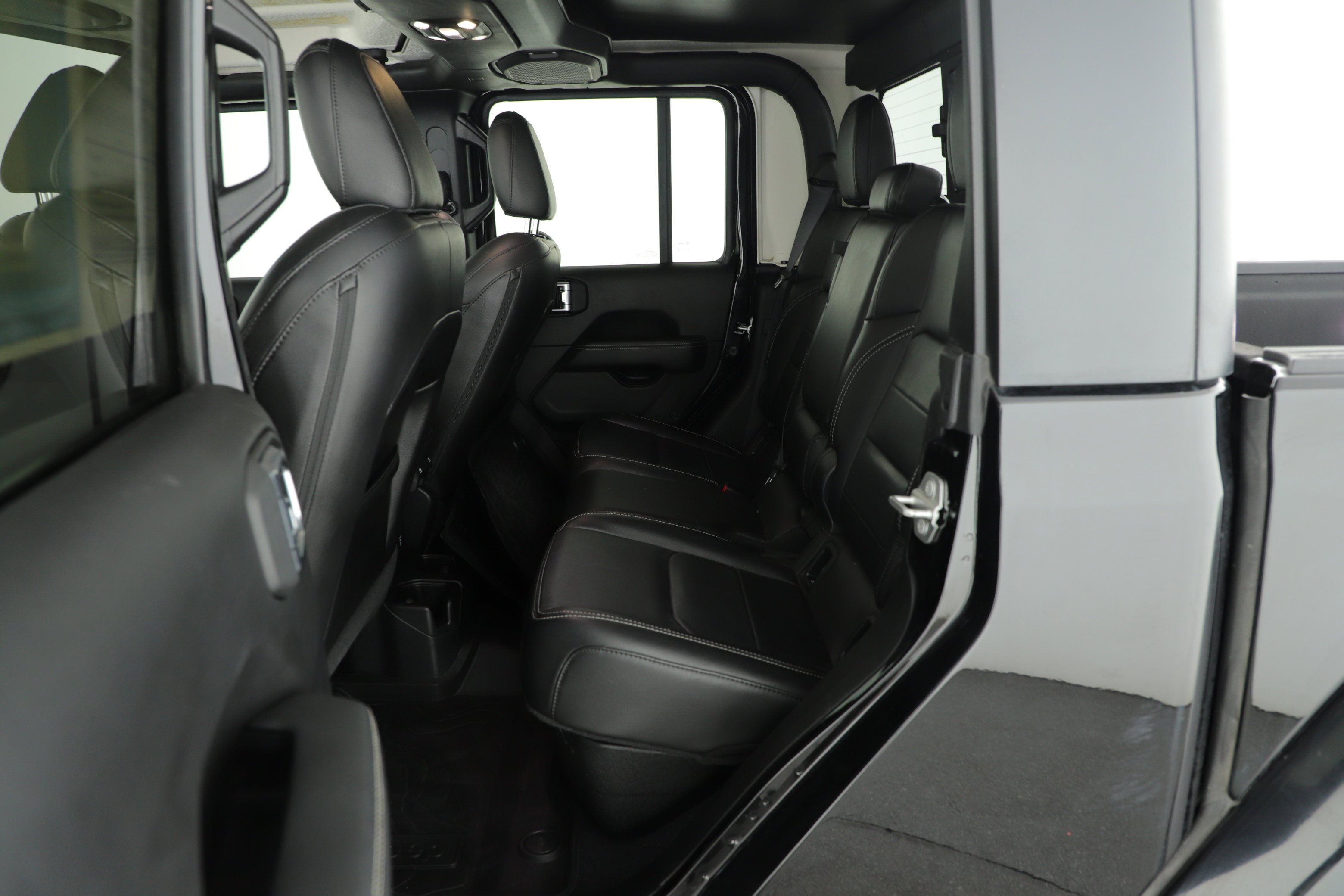 Used 2020 Jeep Gladiator Overland w/ Popular Equipment Package image 10