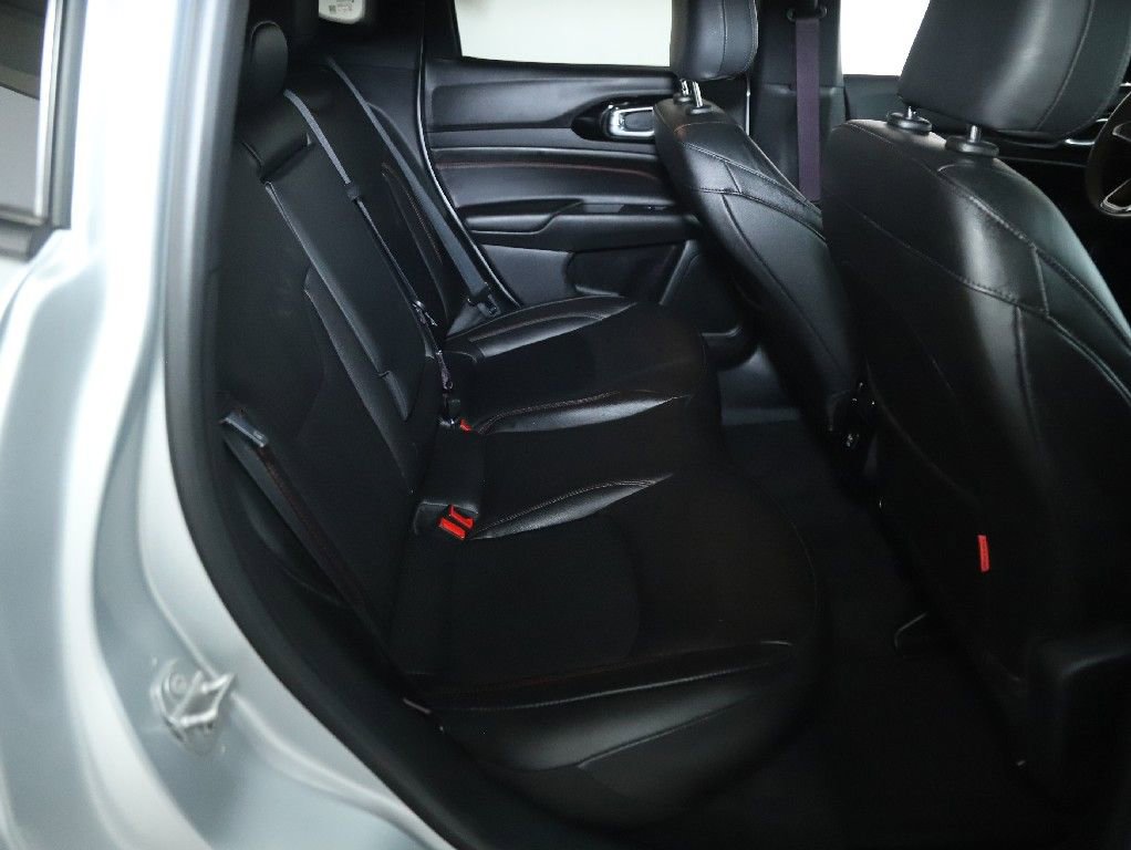 Used 2025 Jeep Compass Trailhawk image 32