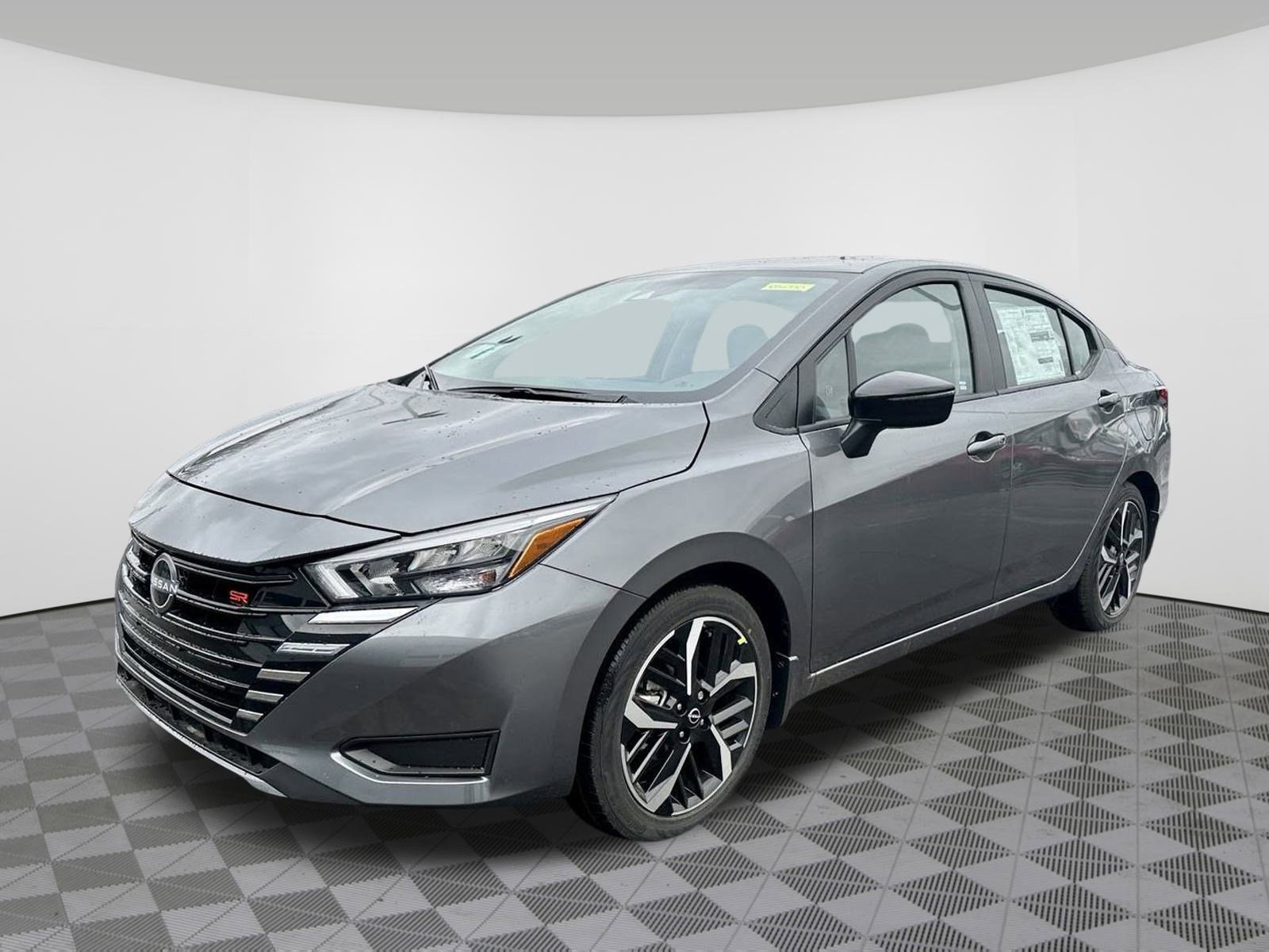 Used 2025 Nissan Versa SR w/ Trunk Package image 15