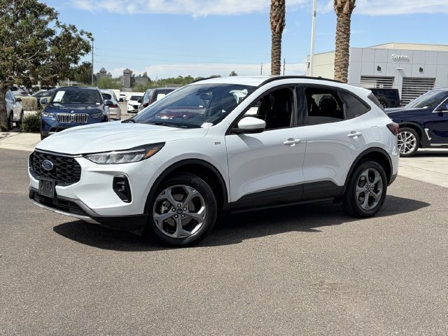 Used 2025 Ford Escape ST-Line Select AWD/4WD image 2