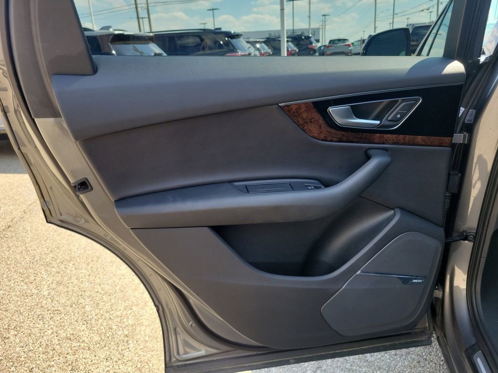 Used 2017 Audi Q7 3.0T Premium Plus AWD/4WD image 17