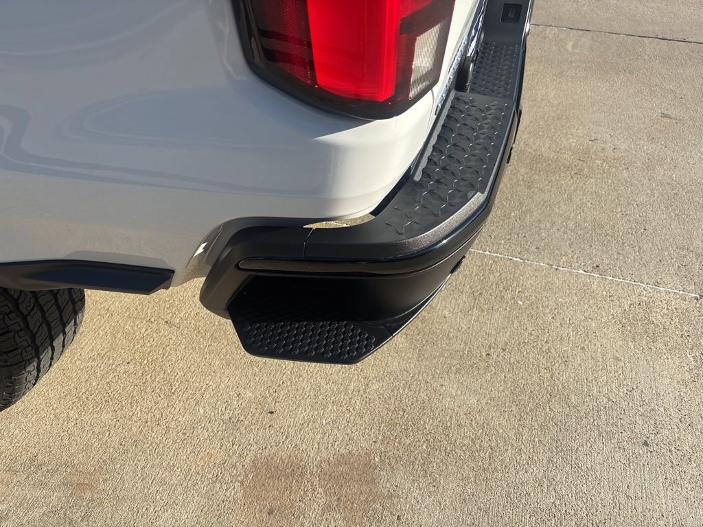 Used 2025 Chevrolet Colorado Z71 w/ Technology Package image 23