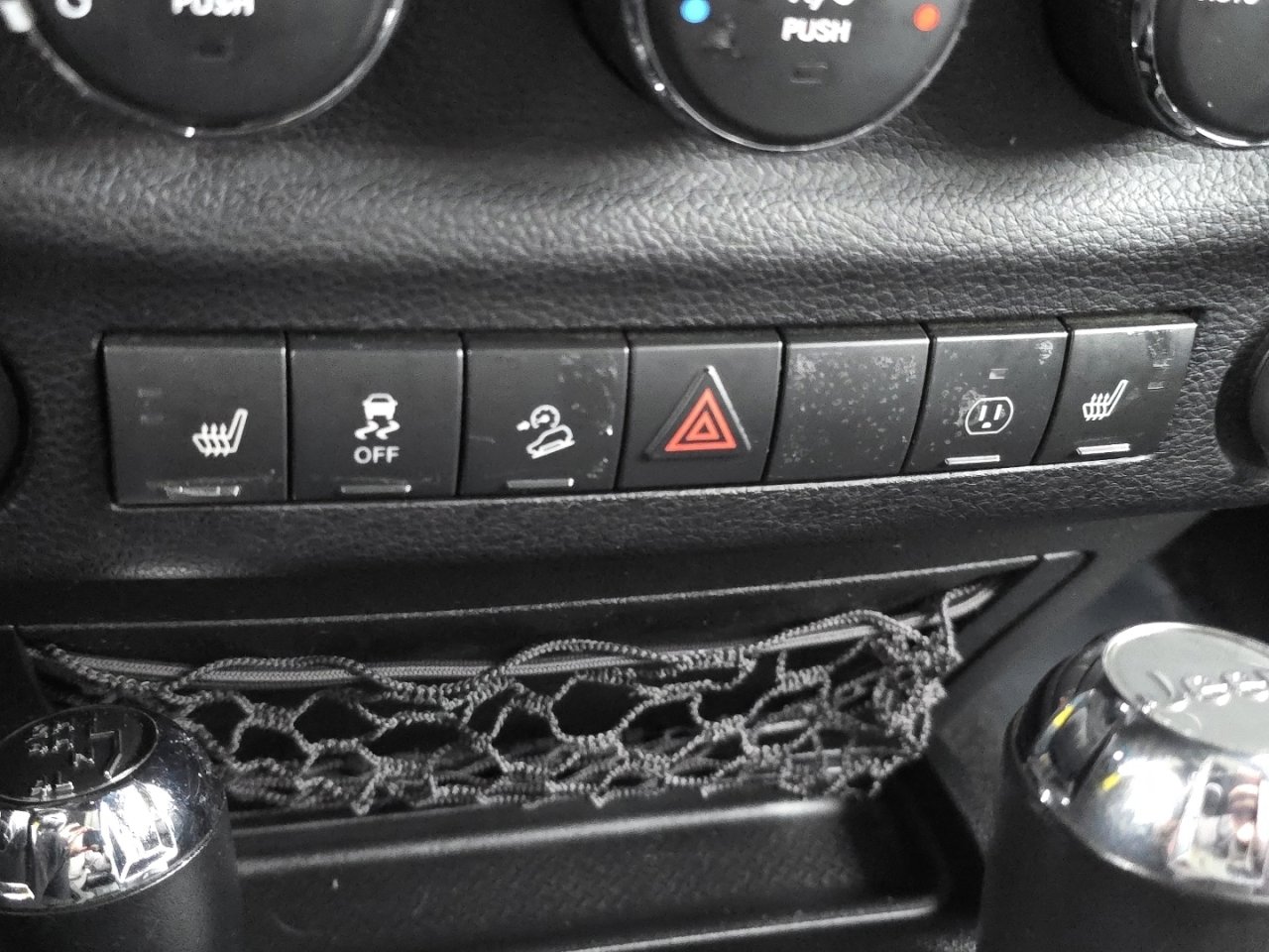 Used 2013 Jeep Wrangler Unlimited Rubicon w/ Connectivity Group image 4