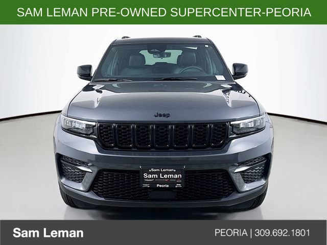 Used 2025 Jeep Grand Cherokee Altitude image 2