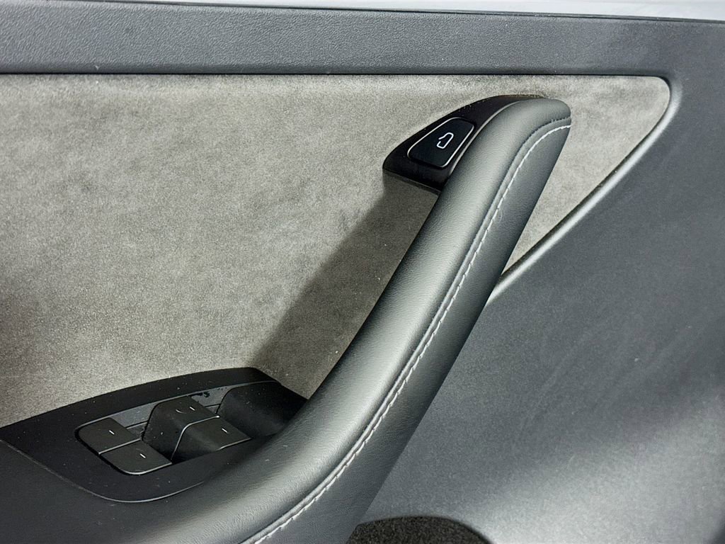 Used 2024 Tesla Model Y Long Range image 20