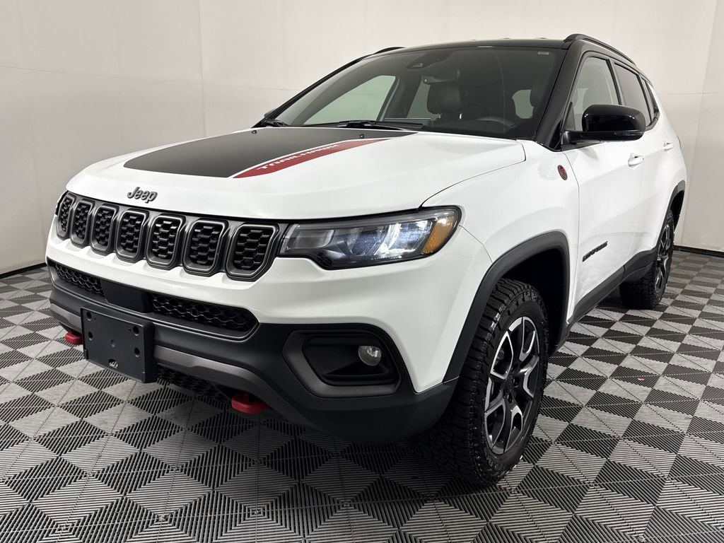 Used 2024 Jeep Compass Trailhawk video 3