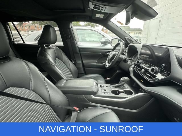 Used 2024 Toyota Highlander XSE AWD/4WD image 2
