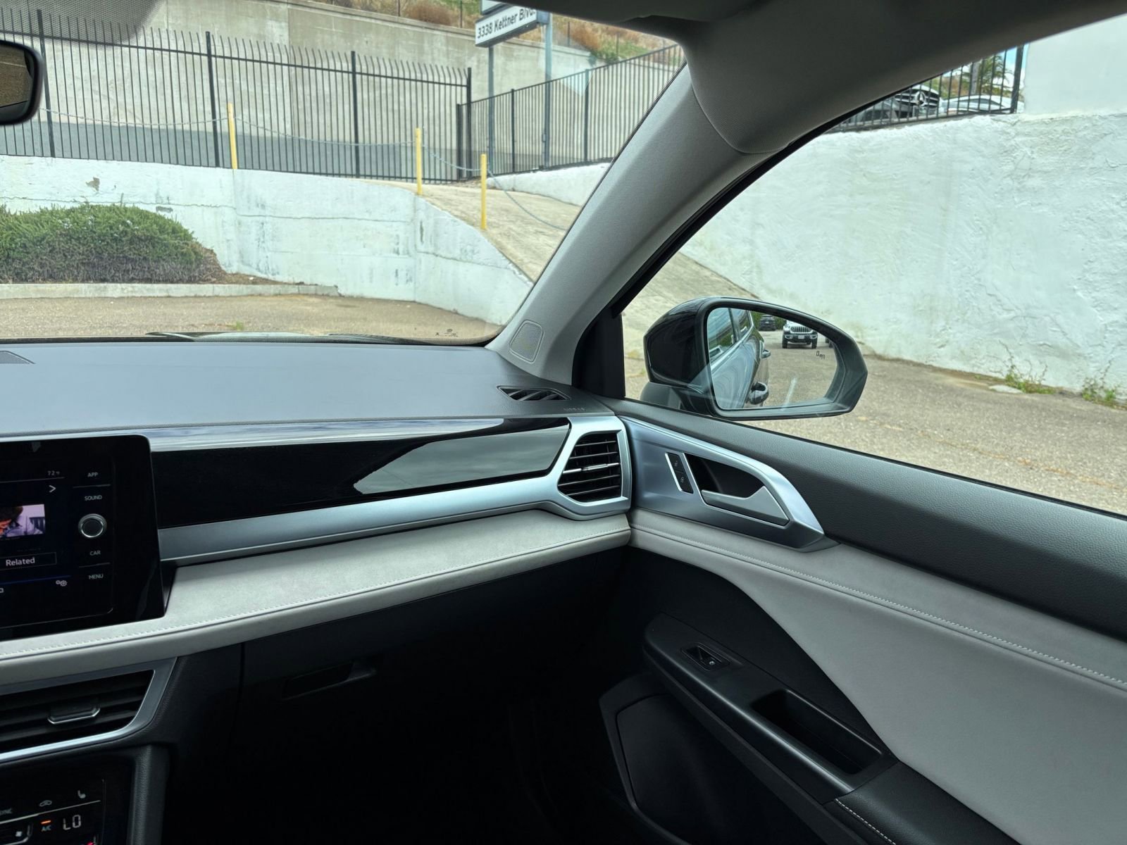 Used 2025 Volkswagen Taos SE FWD image 36