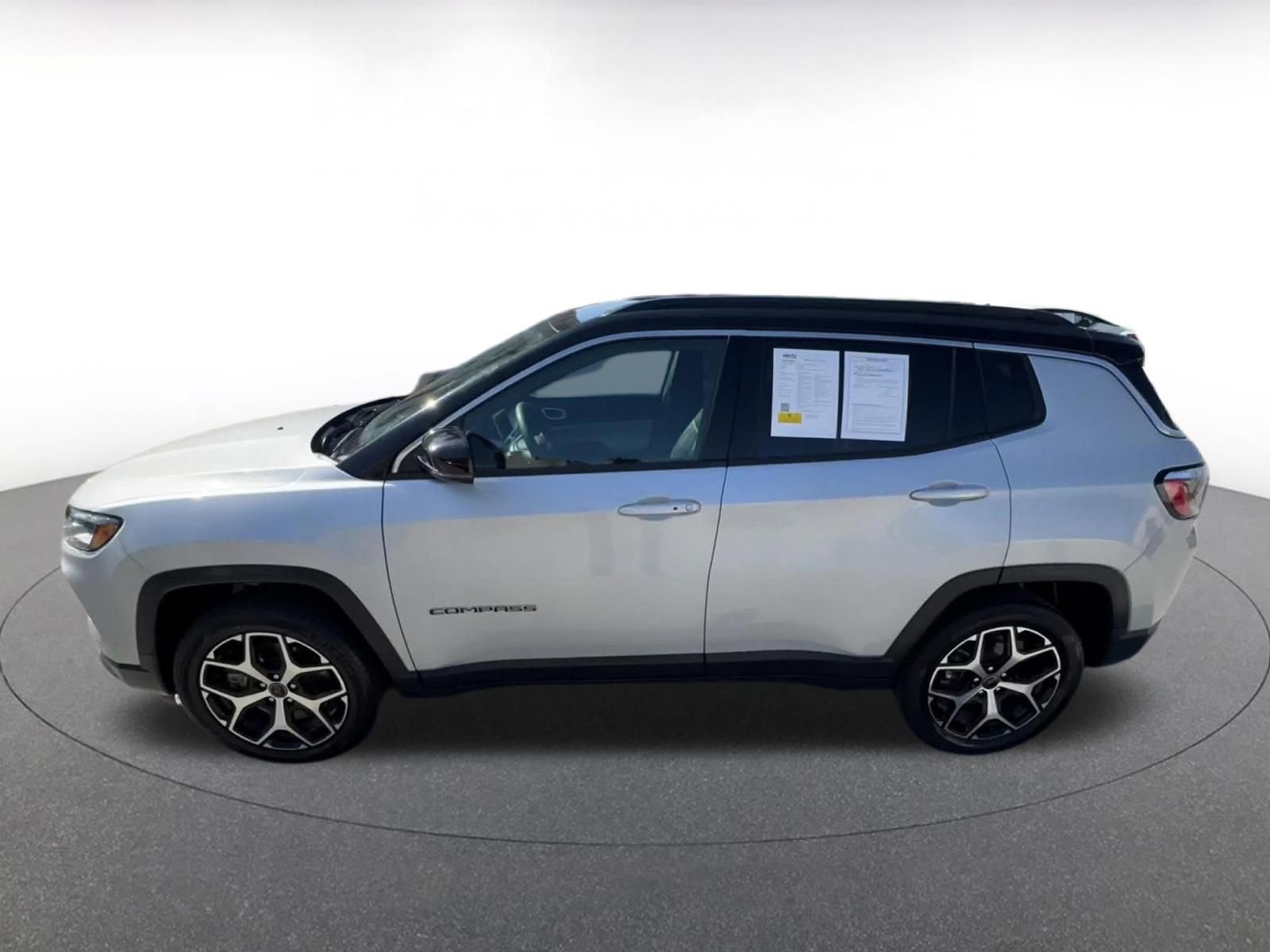 Used 2025 Jeep Compass Limited image 9