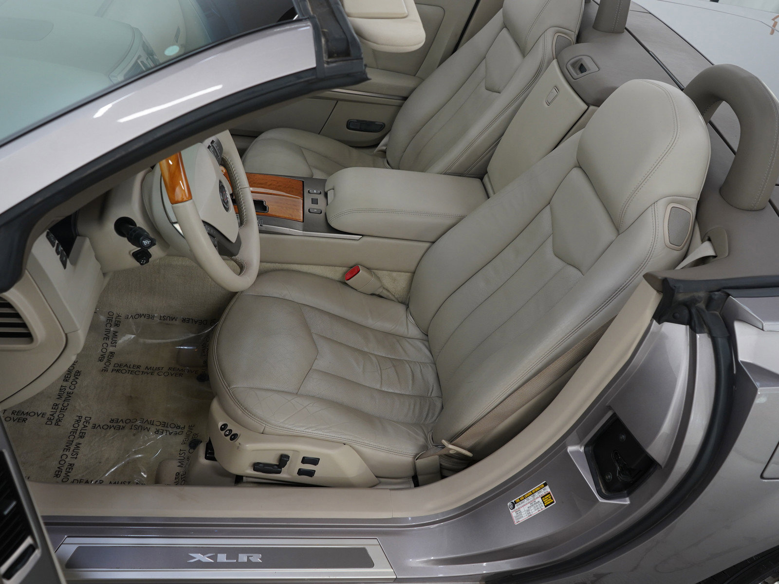 Used 2005 Cadillac XLR image 21