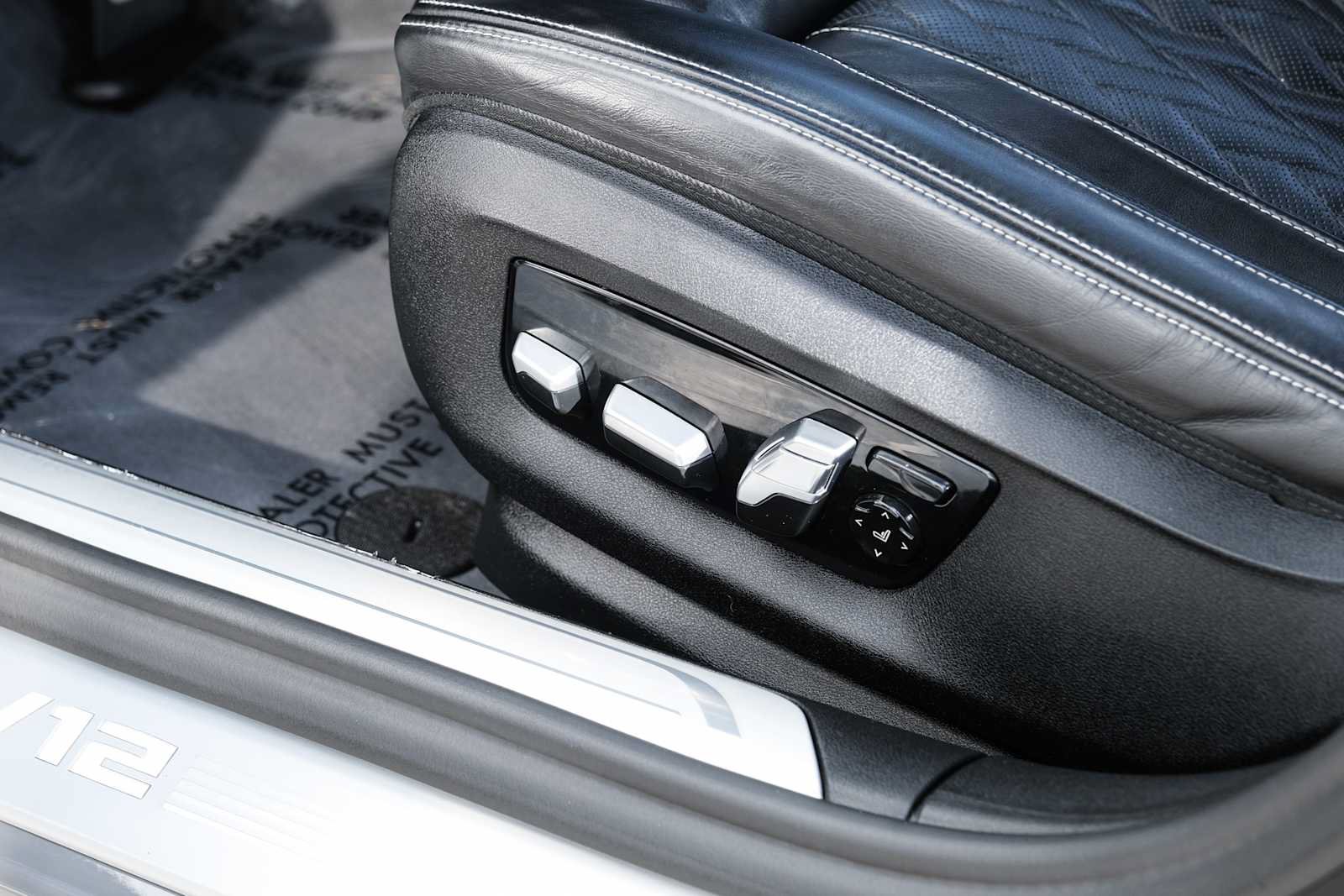 Used 2022 BMW M760i xDrive w/ Luxury Rear Seating Package AWD/4WD image 42