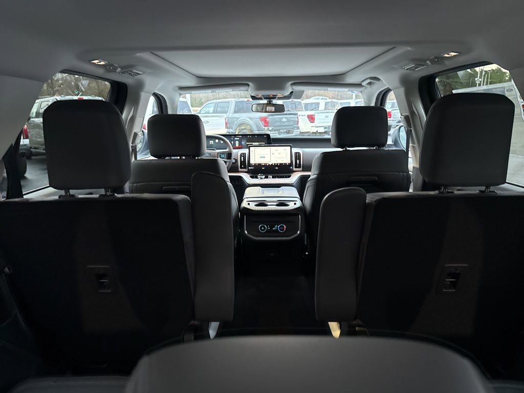 New 2025 Ford Expedition Active image 19