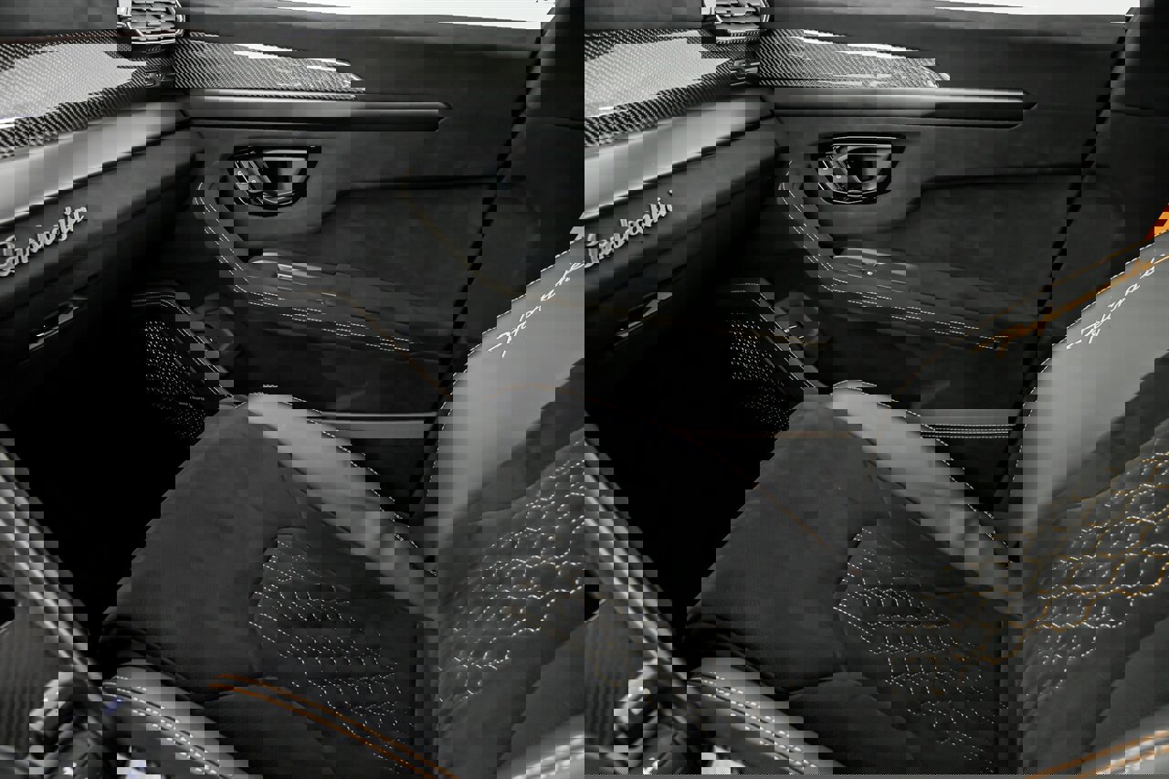 Used 2023 Lamborghini Urus Performante image 45