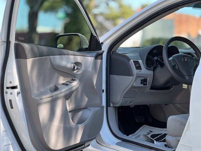 Used 2010 Toyota Corolla LE w/ All Weather Guard Pkg FWD image 9