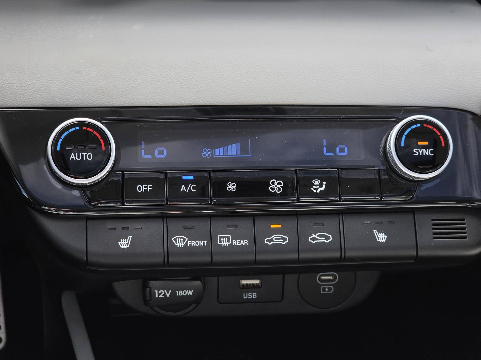 New 2026 Hyundai Elantra SEL Sport FWD image 18