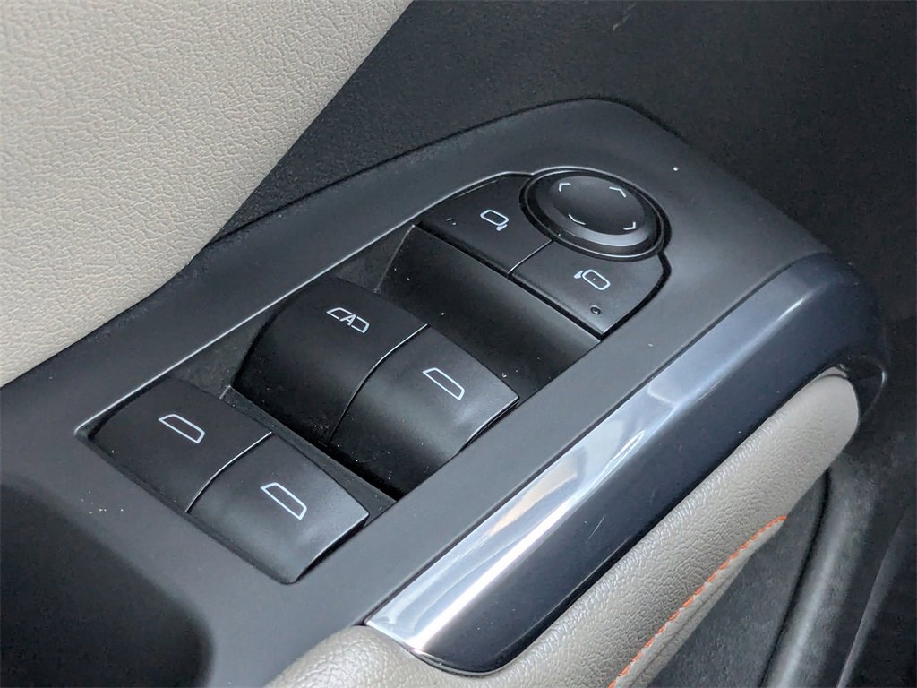 Certified 2025 Chevrolet Traverse LT image 20