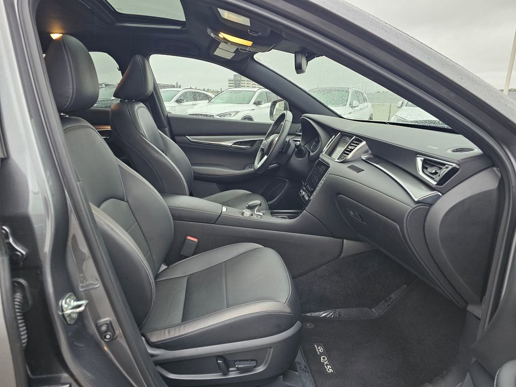 Certified 2023 INFINITI QX55 Essential image 11