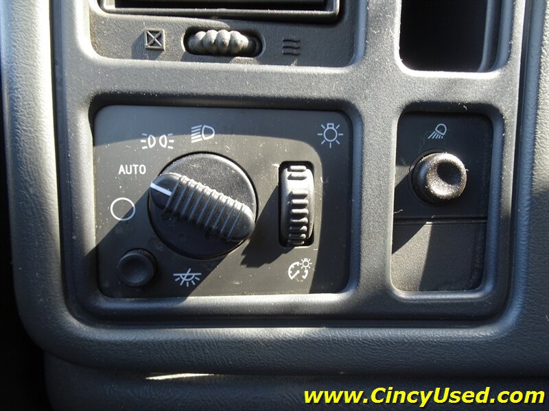 Used 2005 GMC Sierra 2500 W/T w/ Snow Plow Prep Package AWD/4WD image 21