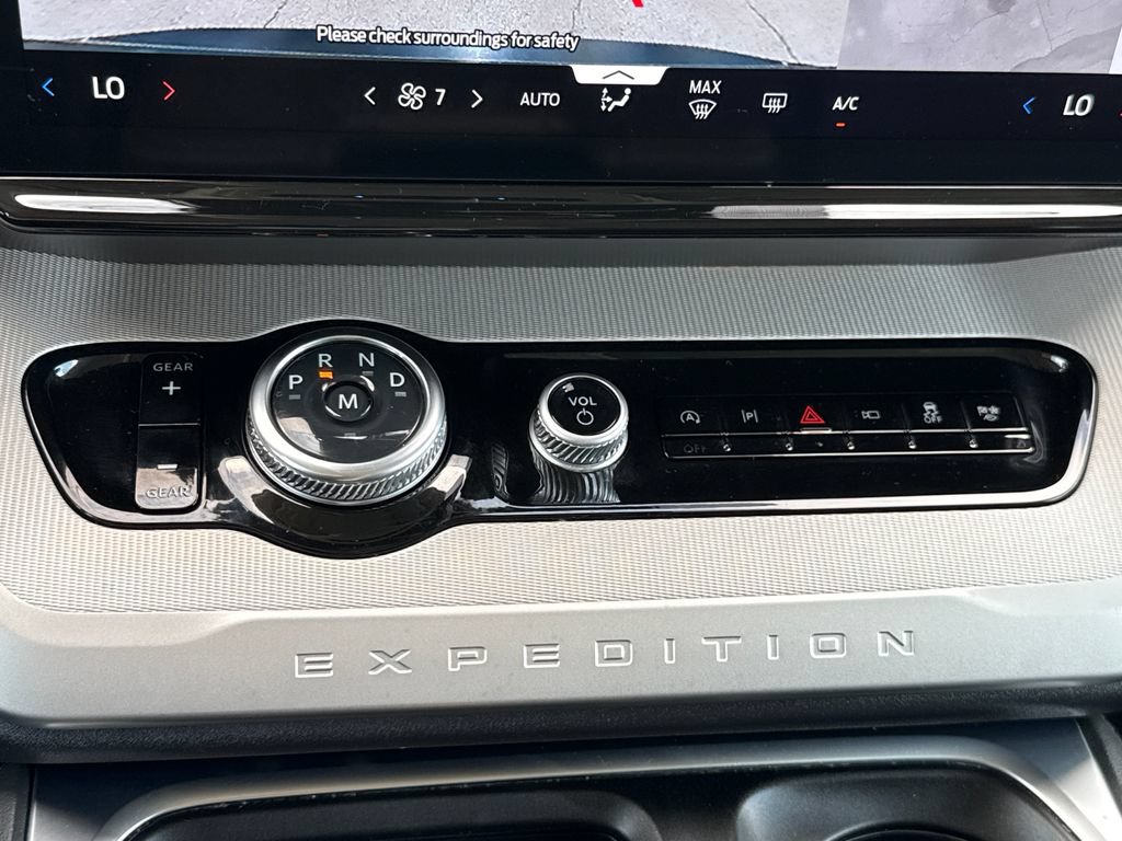Used 2025 Ford Expedition Active RWD image 24