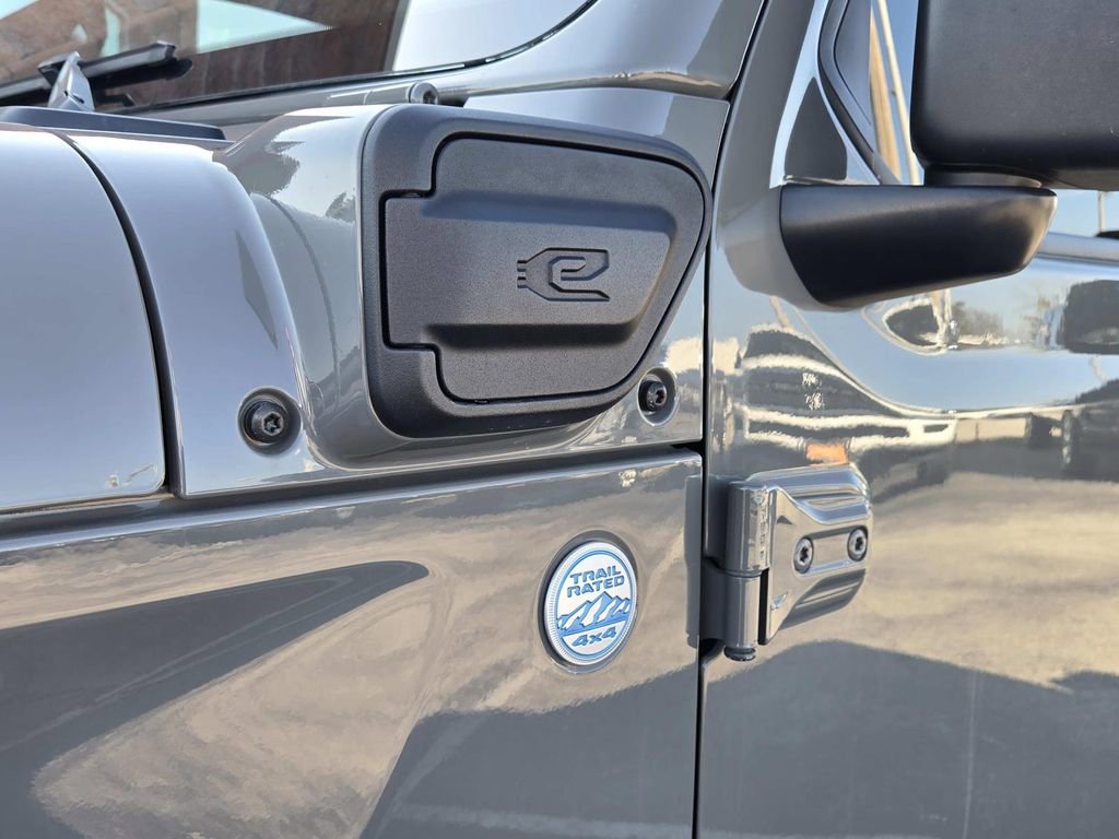 Used 2021 Jeep Wrangler Unlimited Sahara image 20