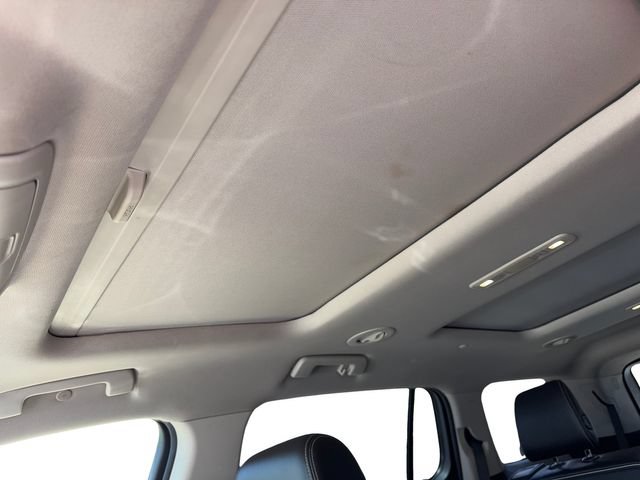 Used 2019 GMC Acadia Denali w/ Technology Package FWD image 17