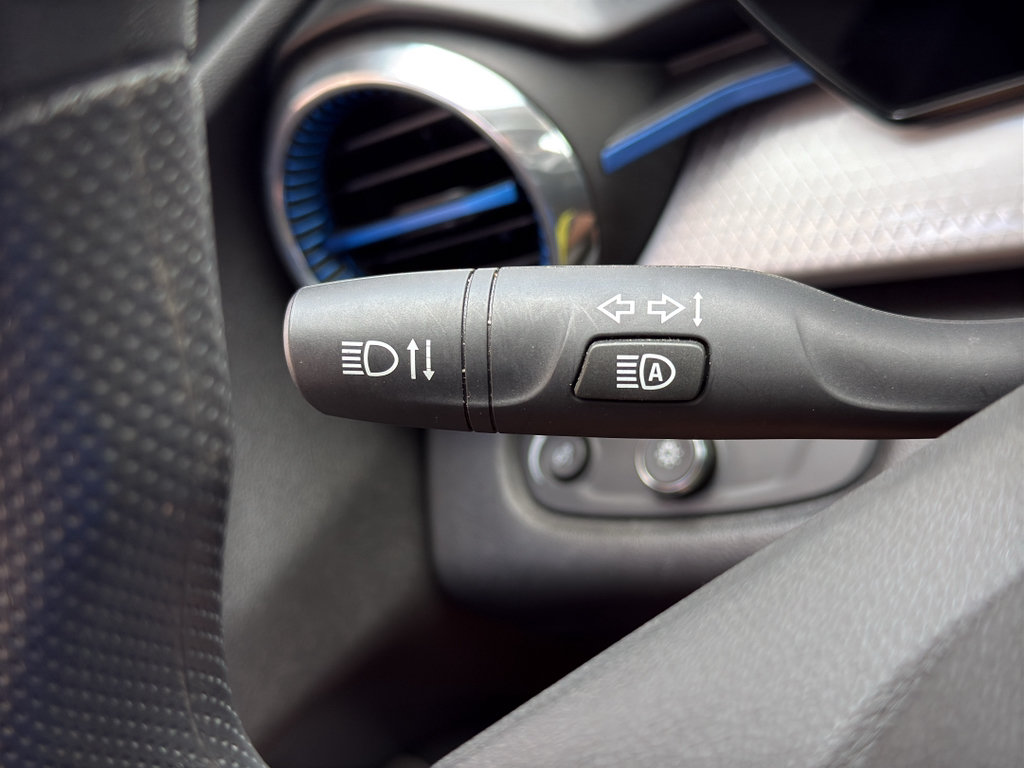 Used 2025 Chevrolet Trax LT FWD image 16