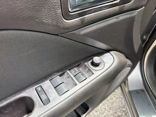 Used 2011 Ford Fusion SE FWD image 11