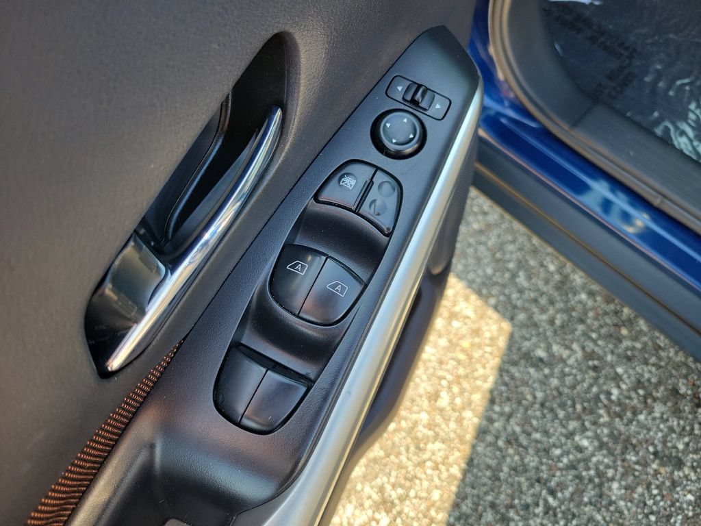 Certified 2020 Nissan Kicks SR FWD image 13