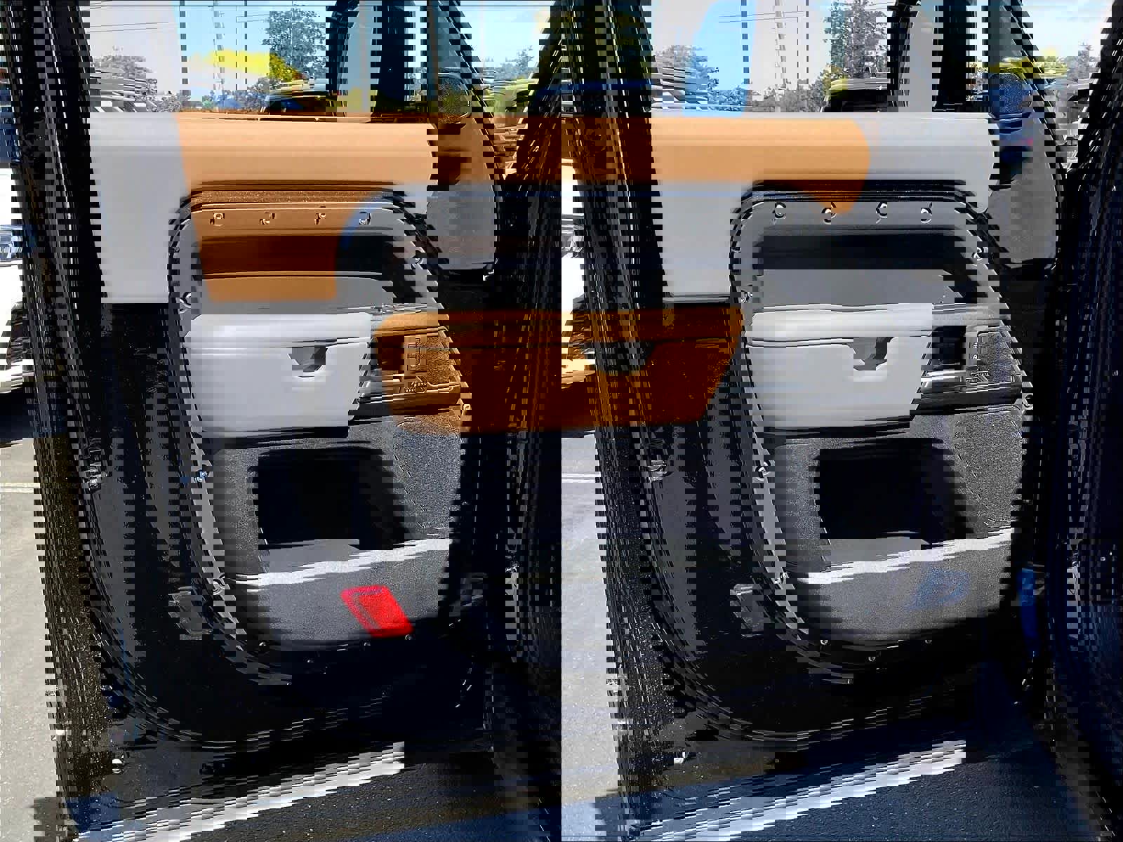 New 2025 Land Rover Defender 90 V8 image 24