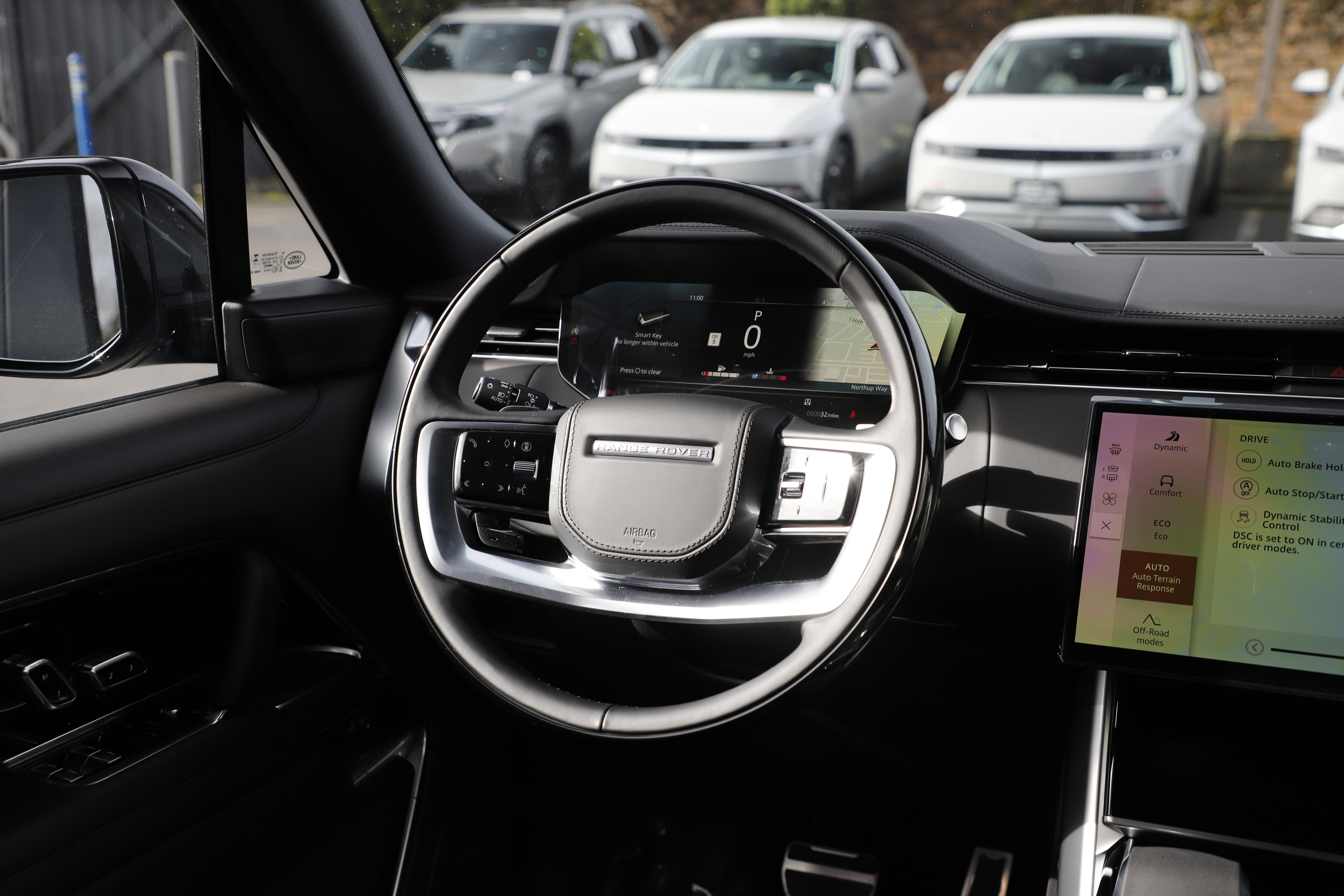 New 2026 Land Rover Range Rover Long Wheelbase SE AWD/4WD image 17