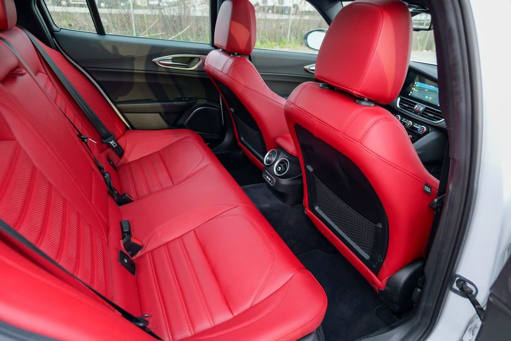 Used 2023 Alfa Romeo Giulia Veloce AWD/4WD image 31