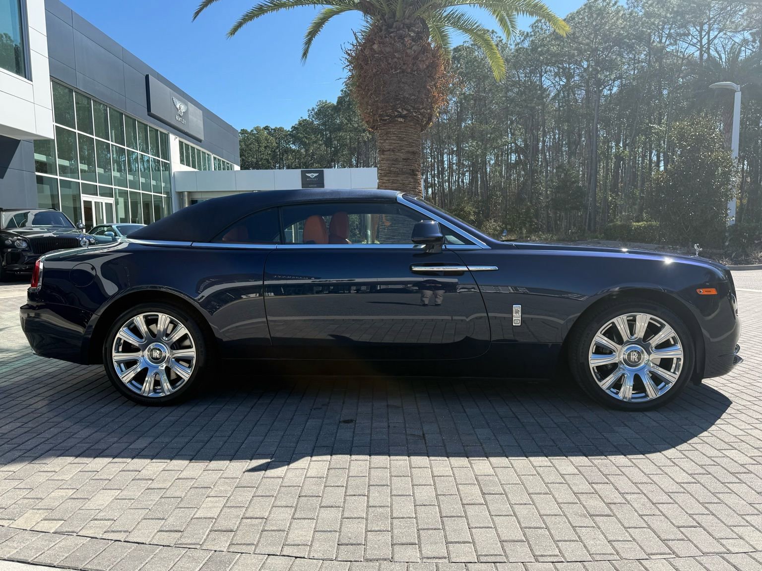 Used 2018 Rolls-Royce Dawn image 5