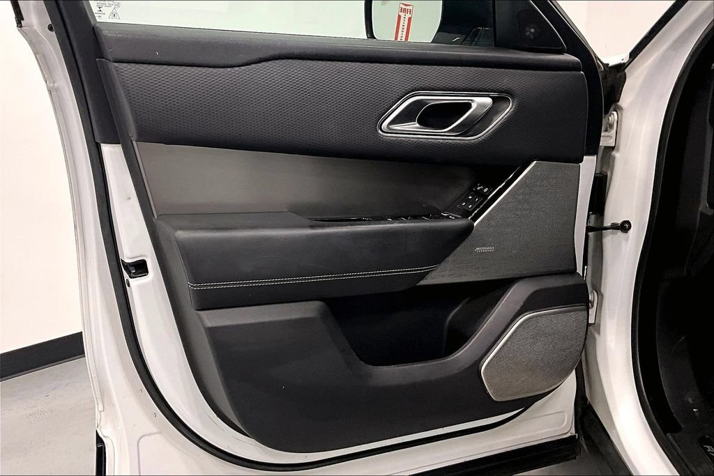 Used 2019 Land Rover Range Rover Velar S AWD/4WD image 18