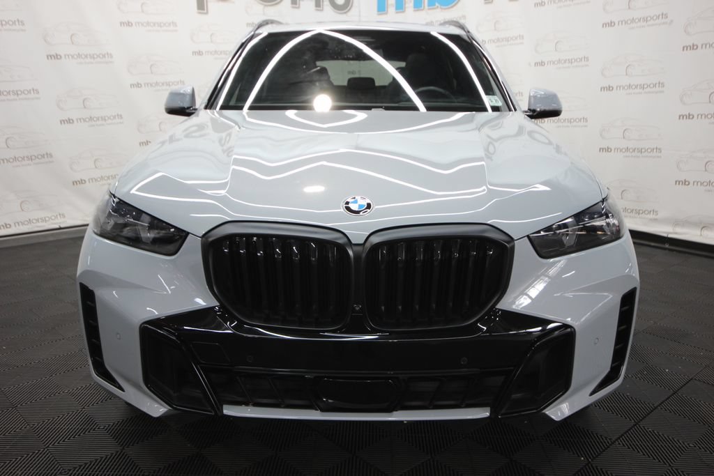 Used 2025 BMW X5 xDrive40i w/ M Sport Package AWD/4WD image 15